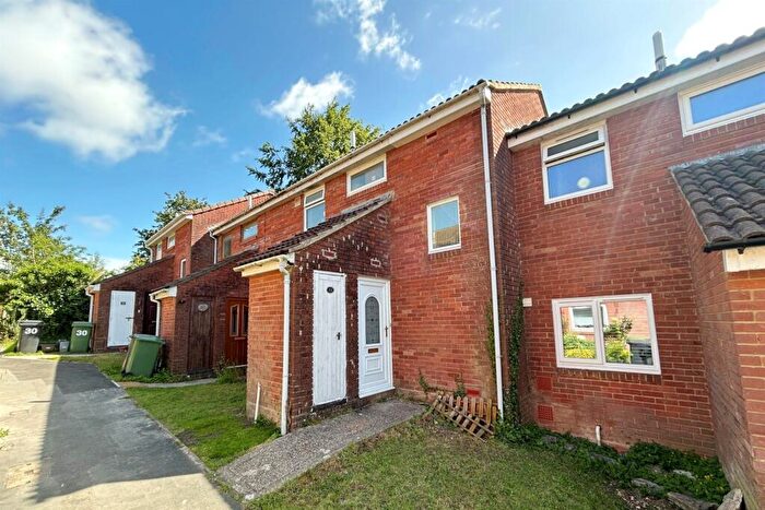 3 Bedroom Terraced House To Rent In Badger Farm, SO22