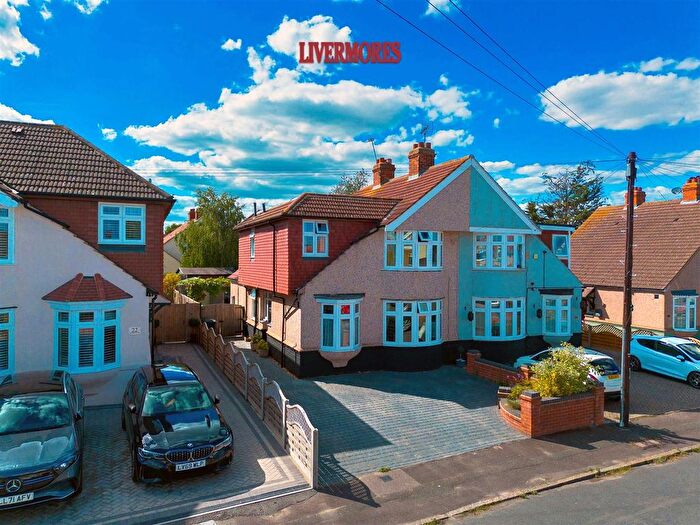 3 Bedroom Semi-Detached House For Sale In Orchard Avenue, Dartford, Kent, DA1