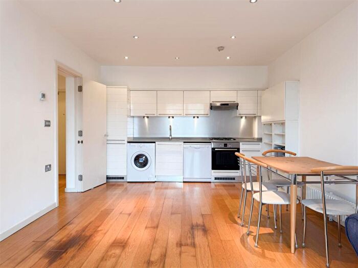 1 Bedroom Flat To Rent In Bethwin Road, London, SE5
