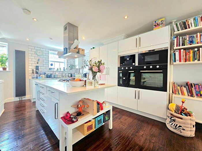 3 Bedroom Town House To Rent In Peckham Rye, London, SE15