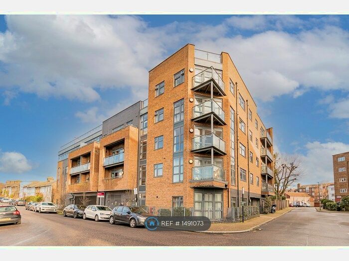 2 Bedroom Flat To Rent In Lochinvar Street, London, SW12