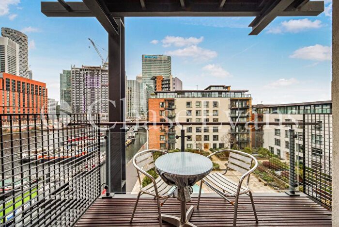 2 Bedroom Flat To Rent In Boardwalk Place, Canary Wharf, London, E14