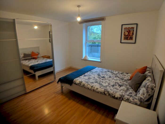 2 Bedroom Flat To Rent In Barlow Moor Road, Didsbury, Manchester, M20