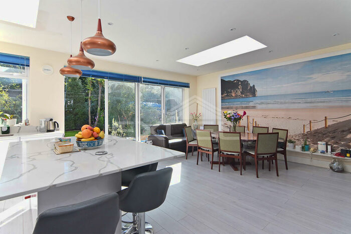 5 Bedroom Semi-Detached House To Rent In Middleton Road, Golders Green, London, NW11