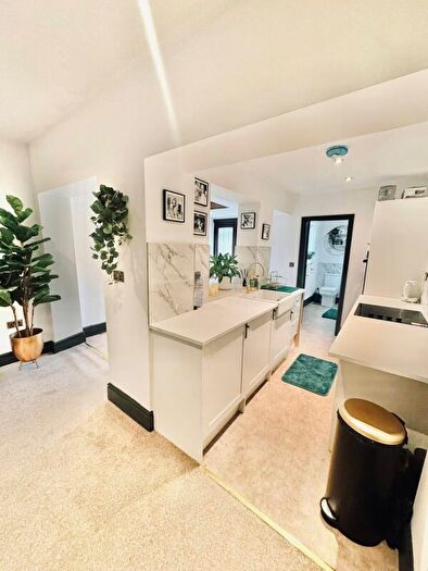 3 Bedroom Semi-Detached House To Rent In Queens Road, Hodthorpe, S80