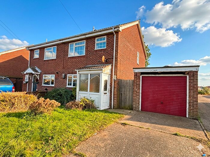 3 Bedroom Semi Detached House For Sale In Anglian Way, Hopton, NR31