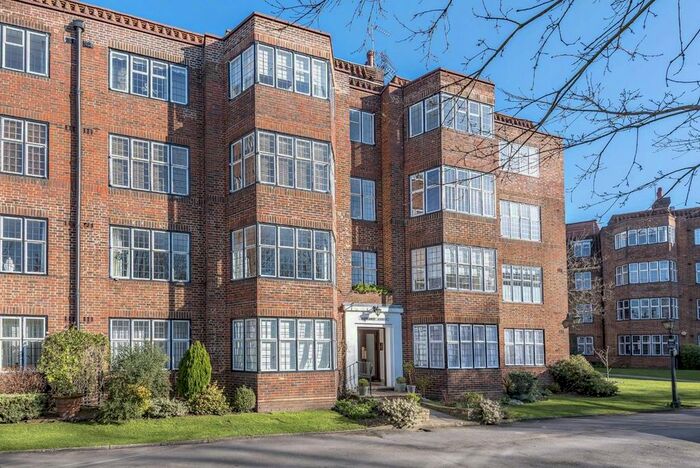 3 Bedroom Flat To Rent In Portsmouth Road, London, SW15