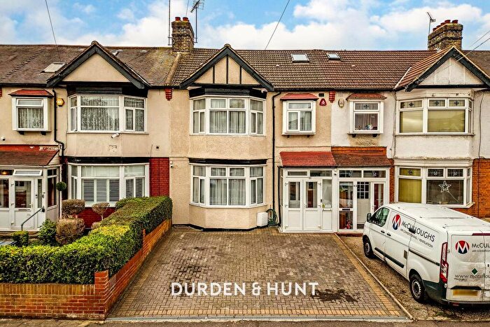4 Bedroom Terraced House For Sale In Beehive Lane, Ilford, IG1