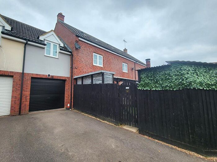 4 Bedroom Town House For Sale In Canal Lane, Deanshanger, Milton Keynes, MK19