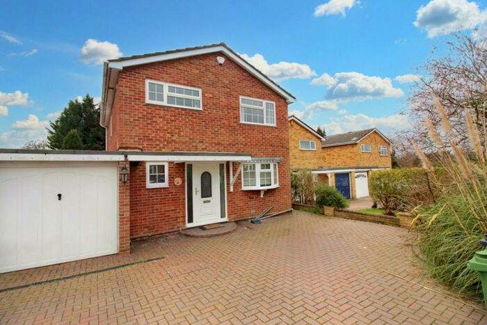 3 Bedroom Link Detached House To Rent In Frimley, Camberley, Surrey, GU16