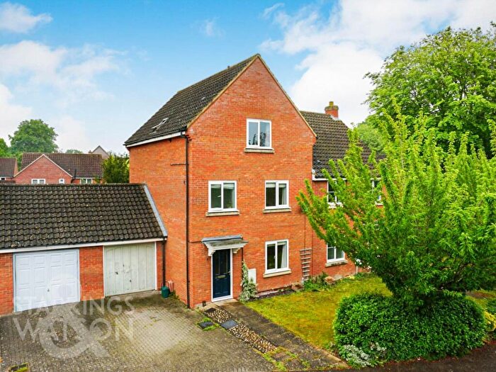 4 Bedroom Town House For Sale In Macmillan Way, Little Plumstead, Norwich, NR13
