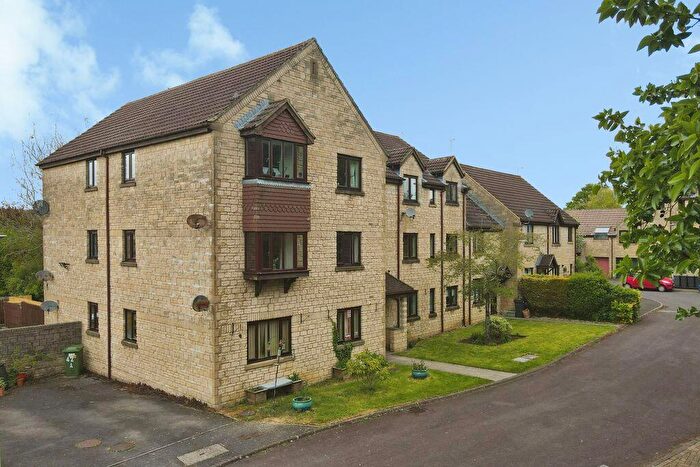 1 Bedroom Flat For Sale In Hanstone Close, Cirencester, Gloucestershire, GL7