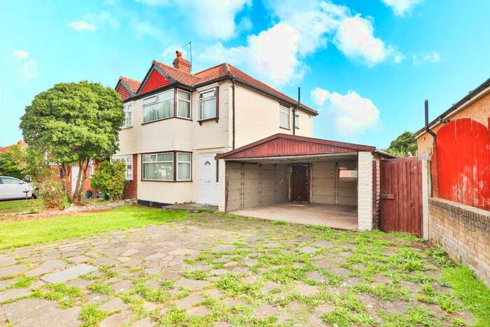 3 Bedroom Semi-Detached House To Rent In Green Lane, New Malden, KT3