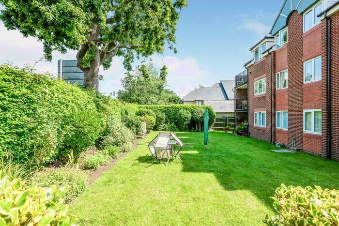 2 Bedroom Flat To Rent In London Road, Waterlooville, Hampshire, PO7