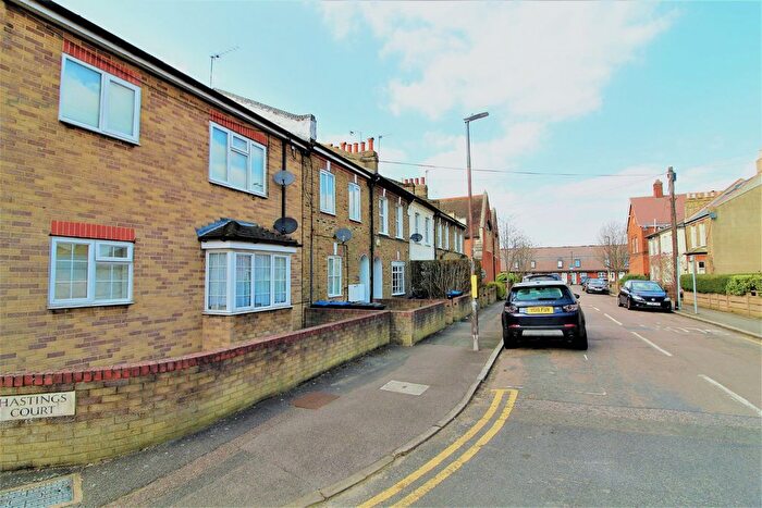 1 Bedroom Flat To Rent In Hastings Court, Norman Road, Wimbledon, SW19