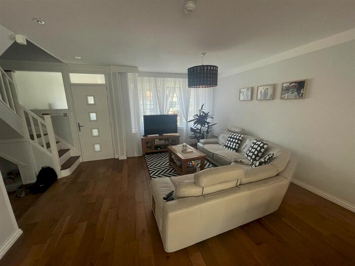 3 Bedroom Semi-Detached House To Rent In Hugh Road, Smethwick, B67