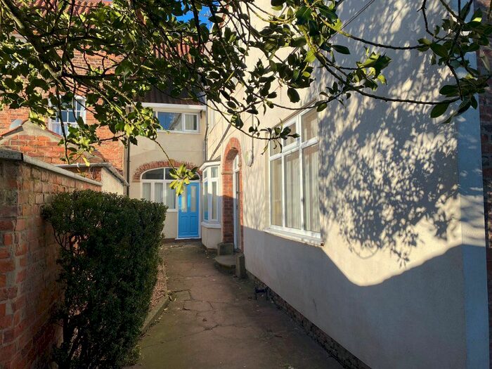 2 Bedroom Flat To Rent In Kirk House, Market Place HU12