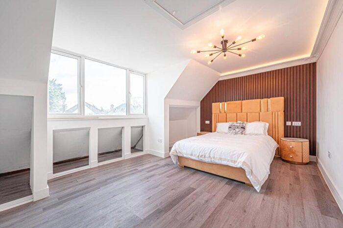 5 Bedroom Semi-Detached House For Sale In Purley Avenue, Cricklewood, London, NW2