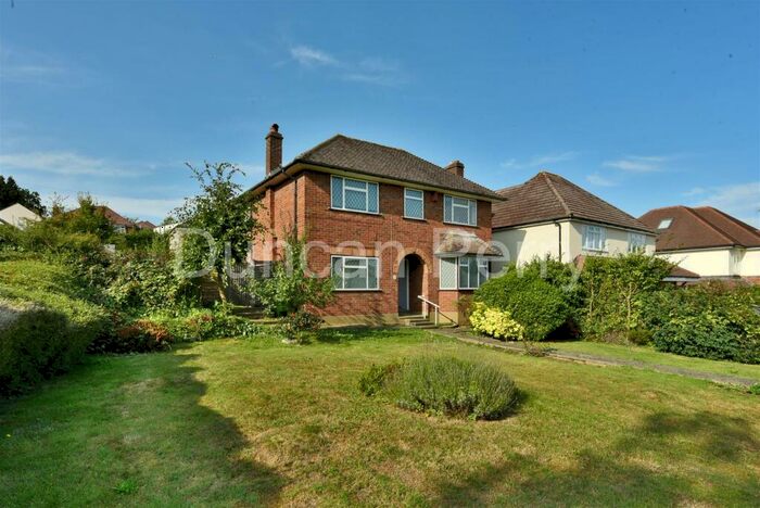 4 Bedroom Detached House For Sale In Tolmers Avenue, Cuffley, EN6