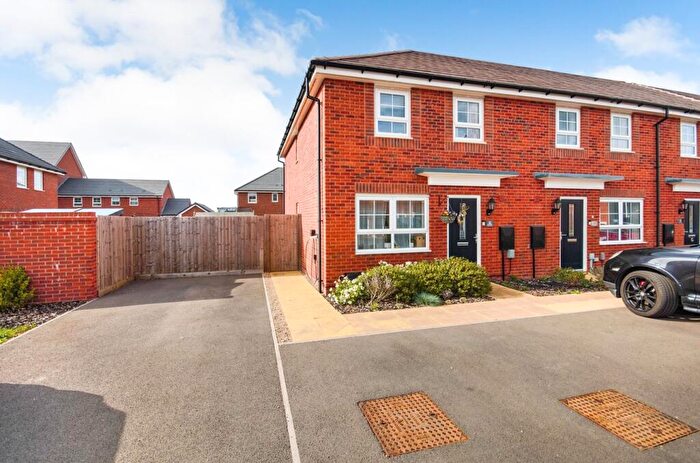 3 Bedroom End Of Terrace House For Sale In Emerald Close, Ashlawn Gardens, Rugby, CV22