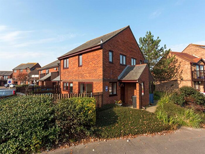 2 Bedroom House To Rent In Catalina Drive, Poole, BH15