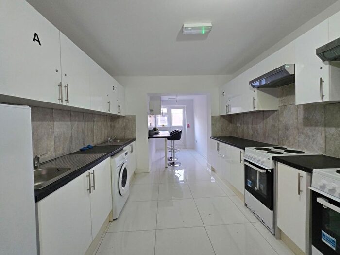 6 Bedroom Terraced House To Rent In Toorack Road, Harrow, HA3