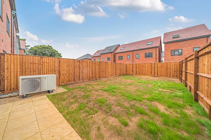 3 Bedroom Terraced House To Rent In Aylesbury, Oxfordshire, HP21