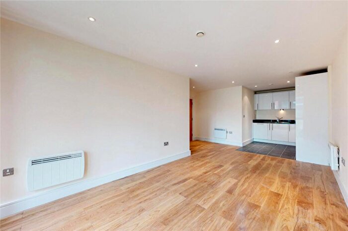 2 Bedroom Apartment To Rent In Drayton Park, Highbury, London, N5