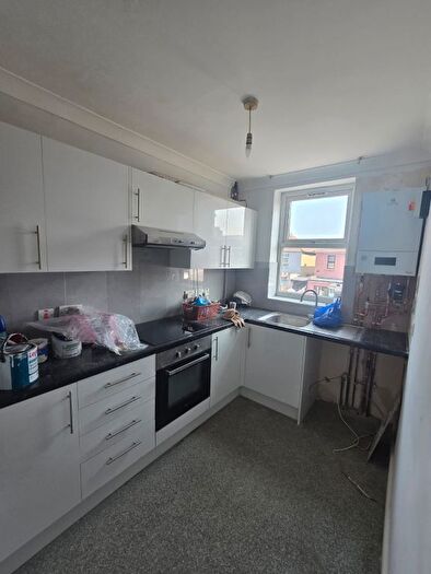 2 Bedroom Flat To Rent In Bed Flat, Ilford, IG1