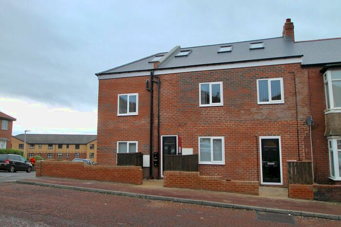 2 Bedroom Flat To Rent In Deckham Terrace, Deckham, Gateshead, Tyne &amp; Wear, NE8