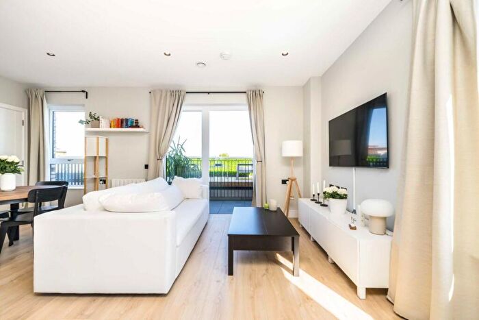 1 Bedroom Flat For Sale In Ballards Lane, Finchley, N3