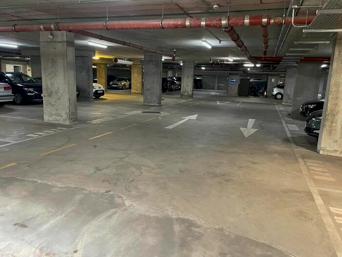 Garage / Parking To Rent In Brewhouse Yard, London, EC1V