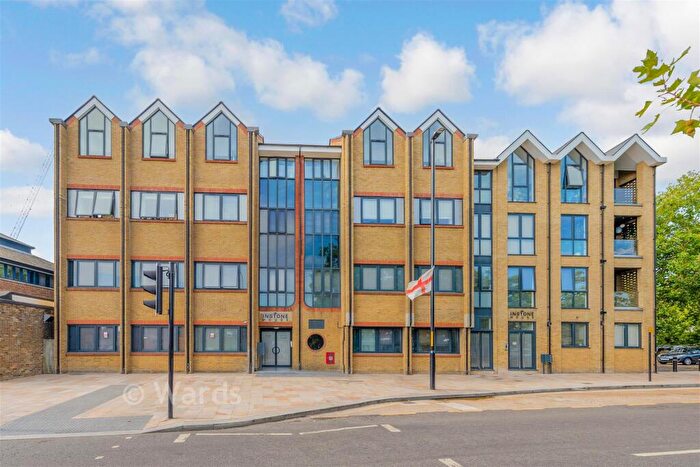 1 Bedroom Apartment For Sale In Instone Road, Dartford, Kent, DA1