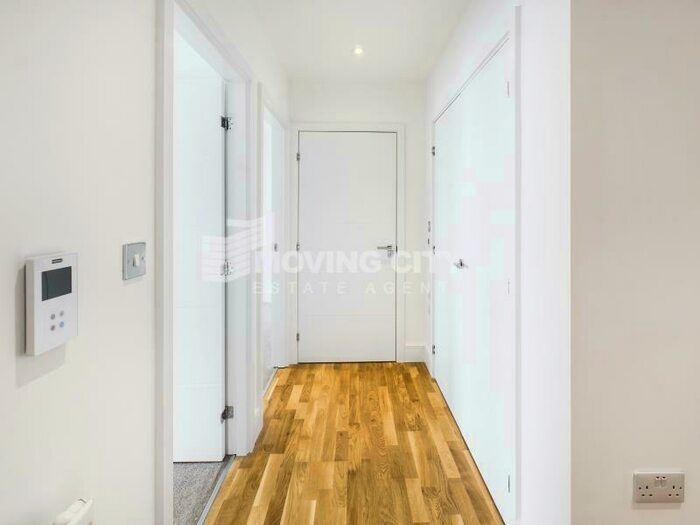 2 Bedroom Apartment To Rent In City View Point, Leven Road, Poplar, E14