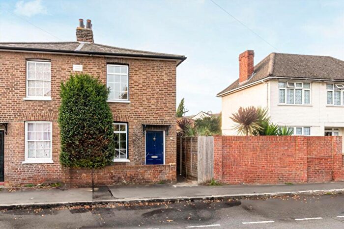 2 Bedroom House To Rent In Park Road, Hampton Wick, KT1