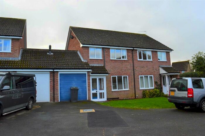 3 Bedroom Semi-Detached House To Rent In Lawrence Mead, Kintbury, RG17