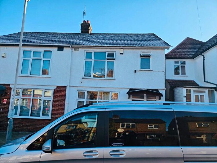 3 Bedroom Terraced House To Rent In Seymour Road, Luton, LU1