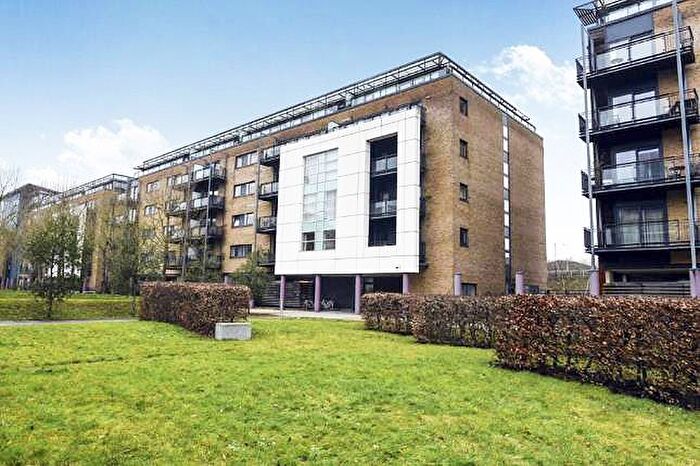 1 Bedroom Flat For Sale In Ferry Court, Cardiff, CF11