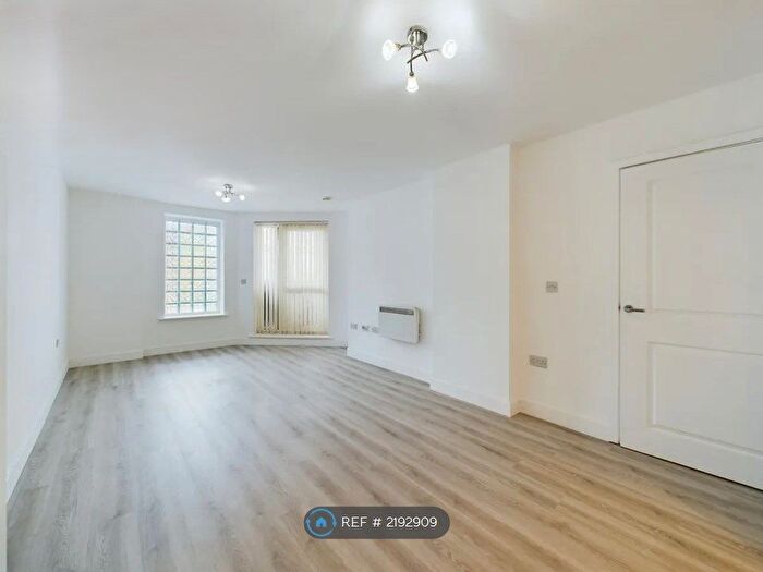 2 Bedroom Flat To Rent In Grays Place, Slough, SL2