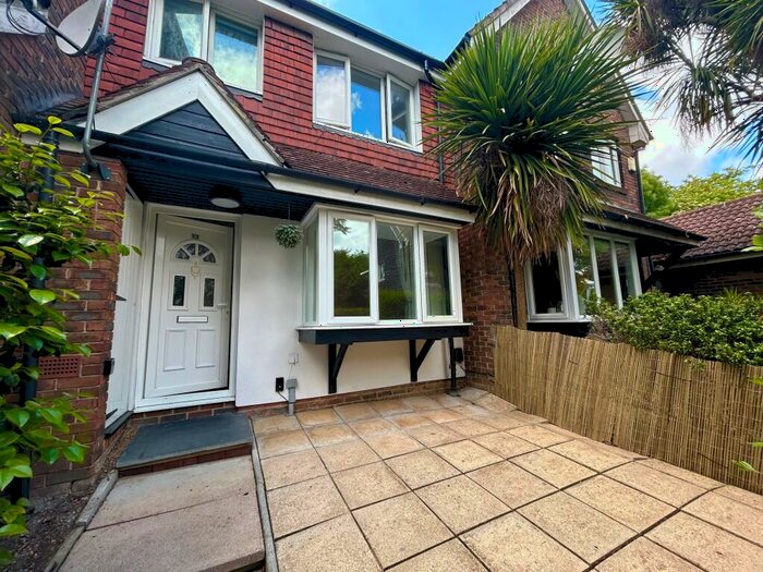 3 Bedroom House To Rent In Elmley Close, Beckton, E6