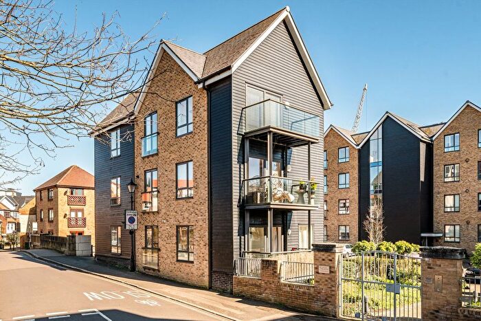 3 Bedroom Flat For Sale In Church Street, Isleworth, TW7