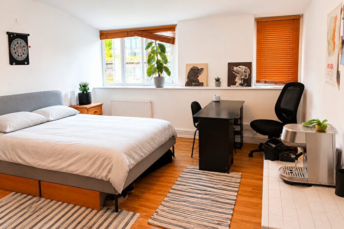 3 Bedroom Flat To Rent In Wellesley House, Euston, NW1