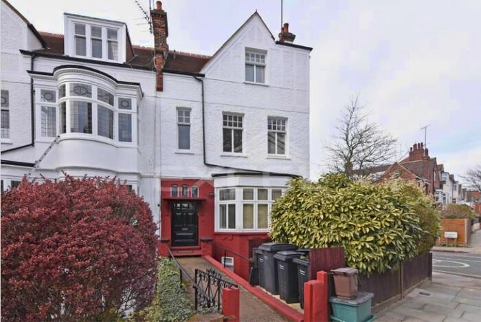2 Bedroom Flat To Rent In Platts Lane, Hampstead, London, NW3