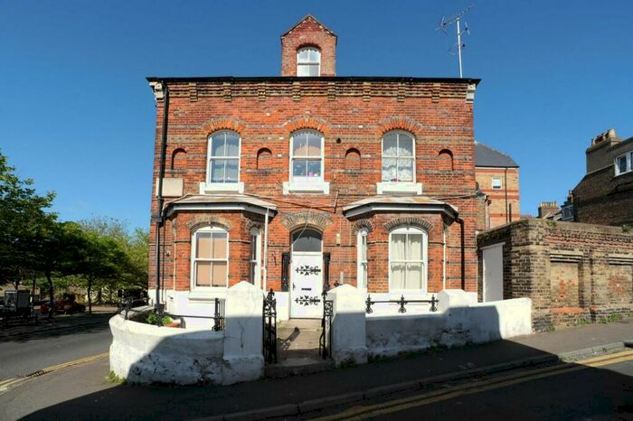 2 Bedroom Flat To Rent In Queen Street, Ramsgate, CT11