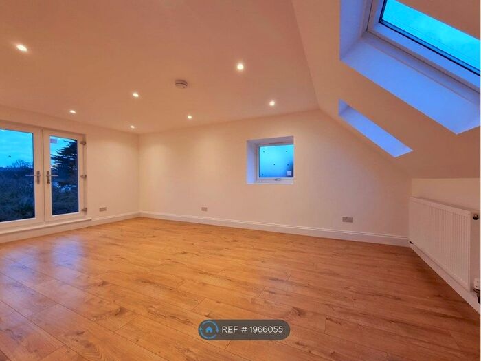 4 Bedroom Detached House To Rent In Crowland Gardens, London, N14