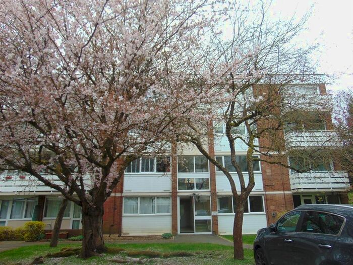 2 Bedroom Flat To Rent In Petworth Court, Bath Road, Reading, RG1