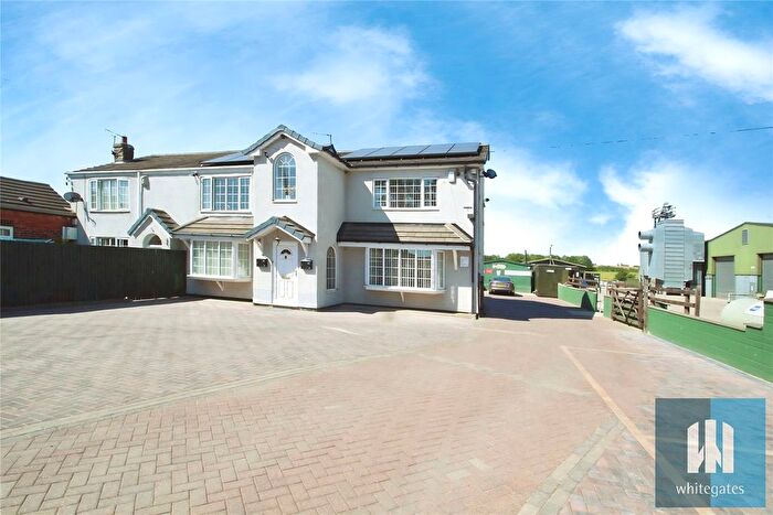 3 Bedroom Flat To Rent In Common Side Farm, New Road, Old Snydale, Pontefract, WF7