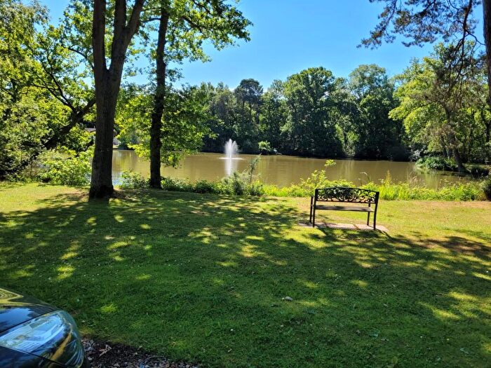 2 Bedroom Park Home For Sale In Park Lane, Finchampstead, Wokingham, RG40
