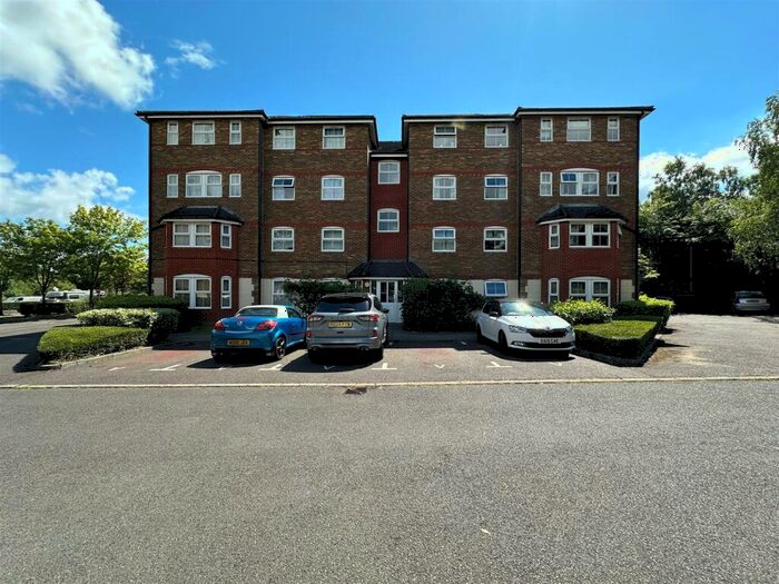 2 Bedroom Flat To Rent In Wingate Court, Aldershot, GU11