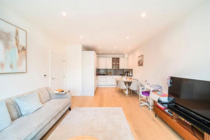 1 Bedroom Flat To Rent In Inglis Way, Mill Hill, NW7